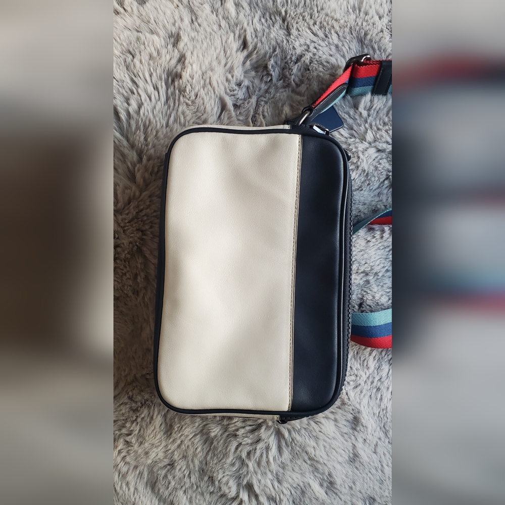 COACH Graham Crossbody Bag - Picture 8 of 14